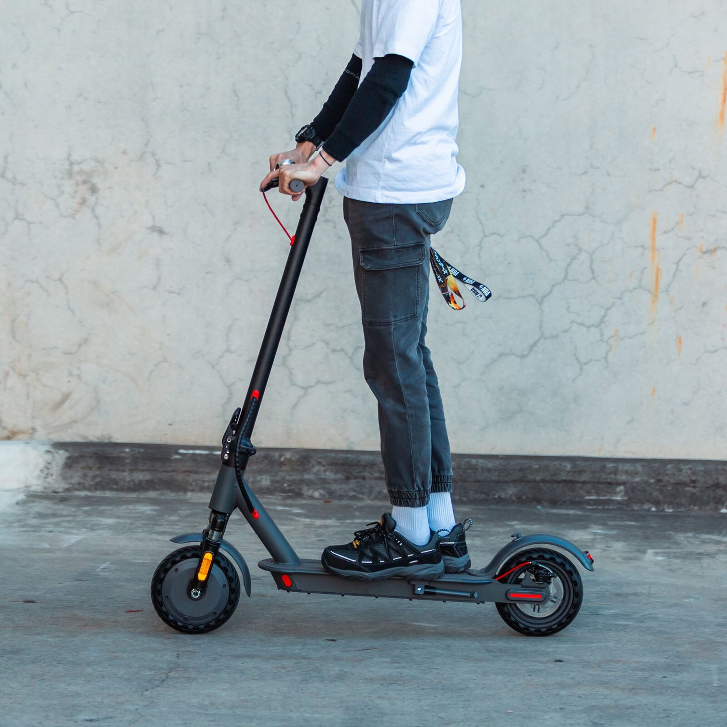 Electric Scooter, 350W Motor, 8.5 inch Tyres, Front Suspension, Smart App, Foldable, 25kph