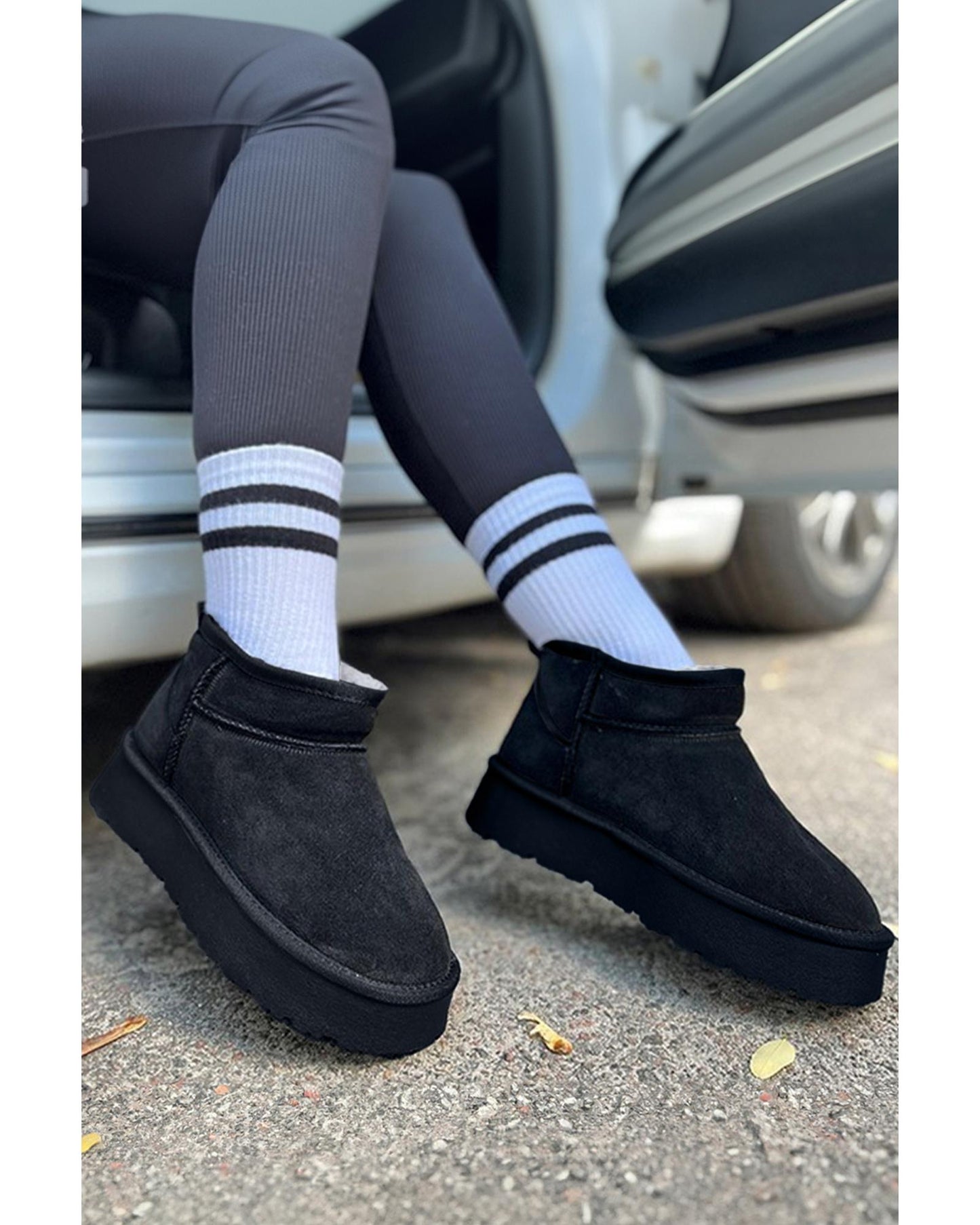 Black Faux Fur Lined Suede Ankle Snow Boots - 38 EU