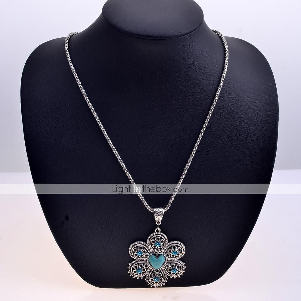 Lureme®Vintage Turquoise Rhinestone Six Leaves Flower Pendant Necklace