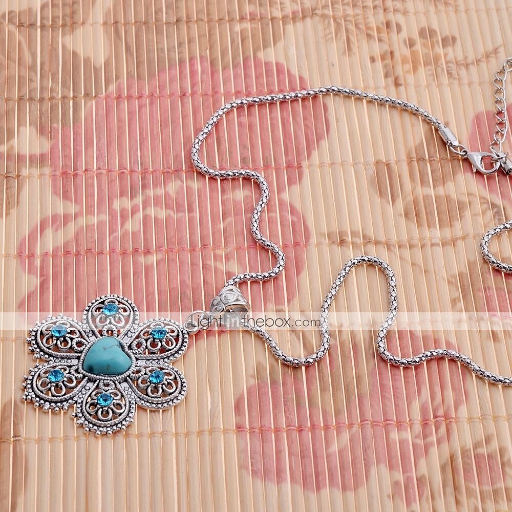 Lureme®Vintage Turquoise Rhinestone Six Leaves Flower Pendant Necklace